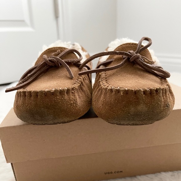 UGG Girls Dakota Slipper - Picture 2 of 7